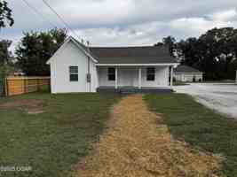 featured image of 3905 E 13th St