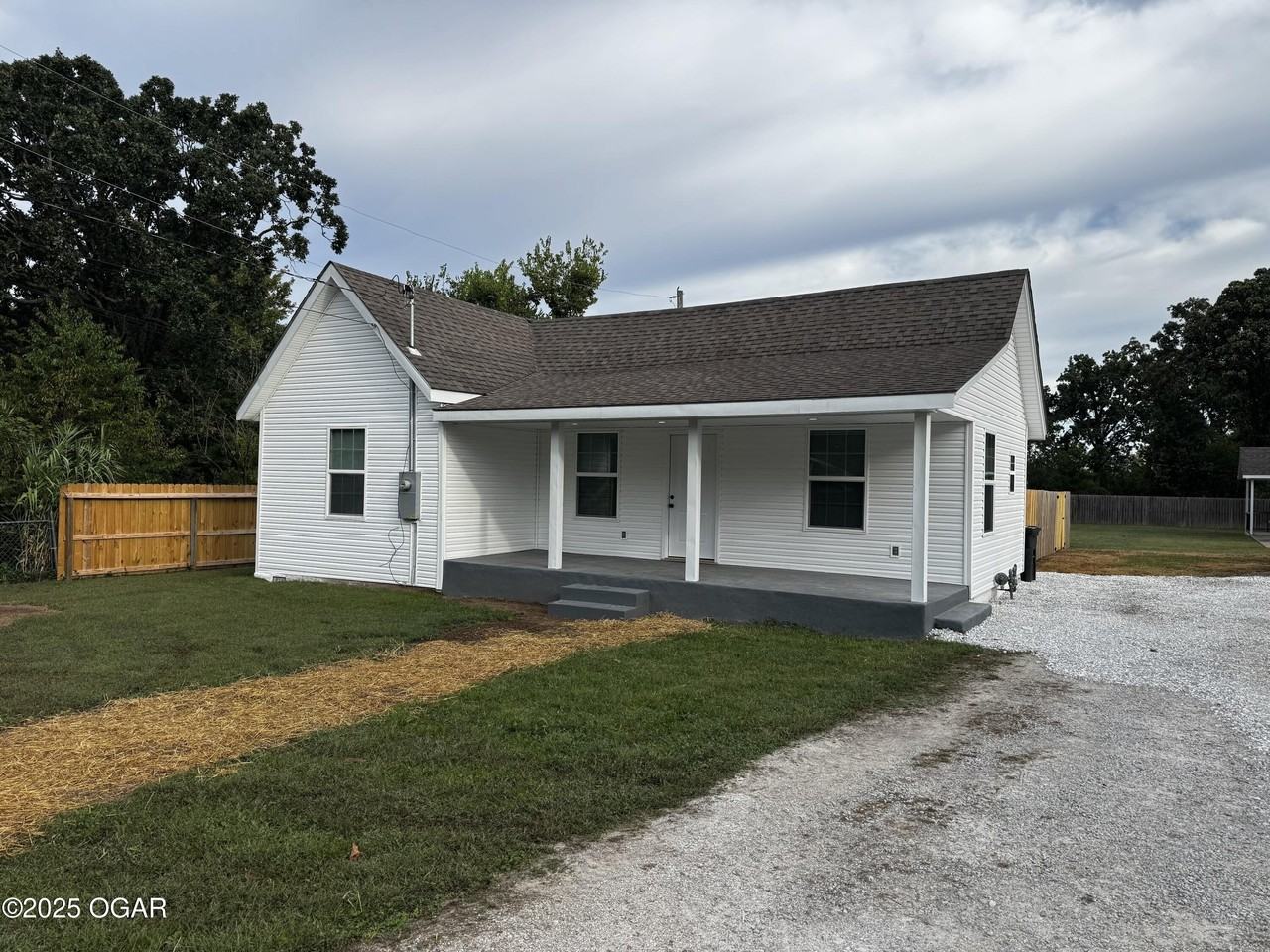 3905 E 13th St - Photo 2 of 16