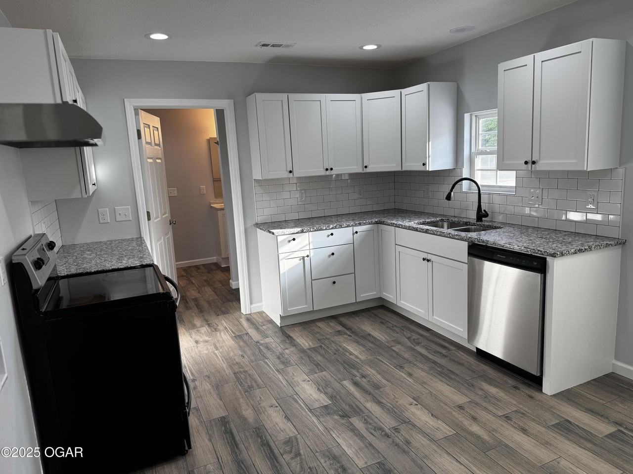 3905 E 13th St - Photo 6 of 16