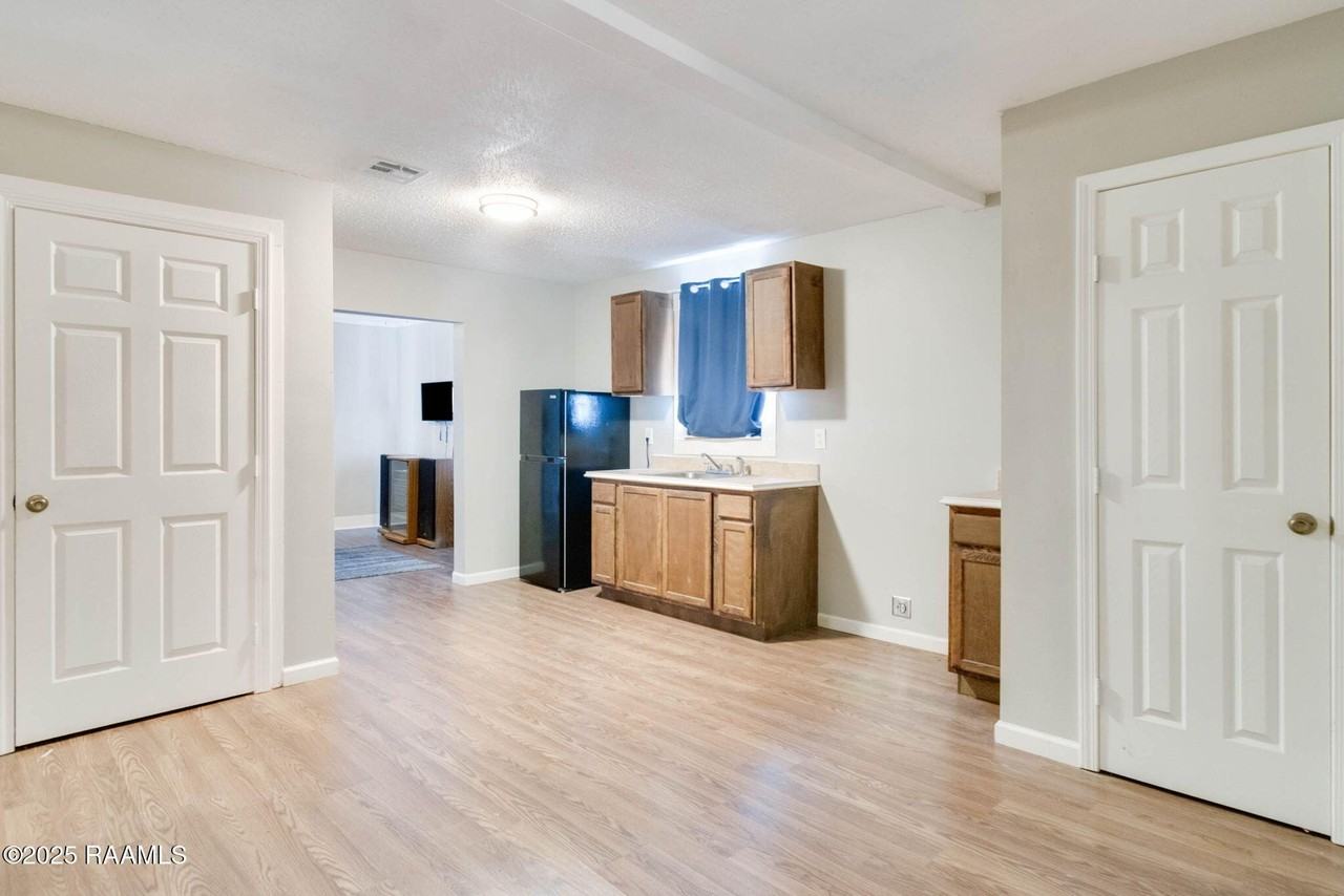 705 N Sterling St - Photo 6 of 14