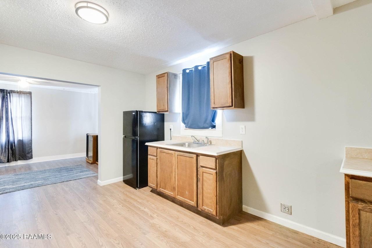 705 N Sterling St - Photo 7 of 14