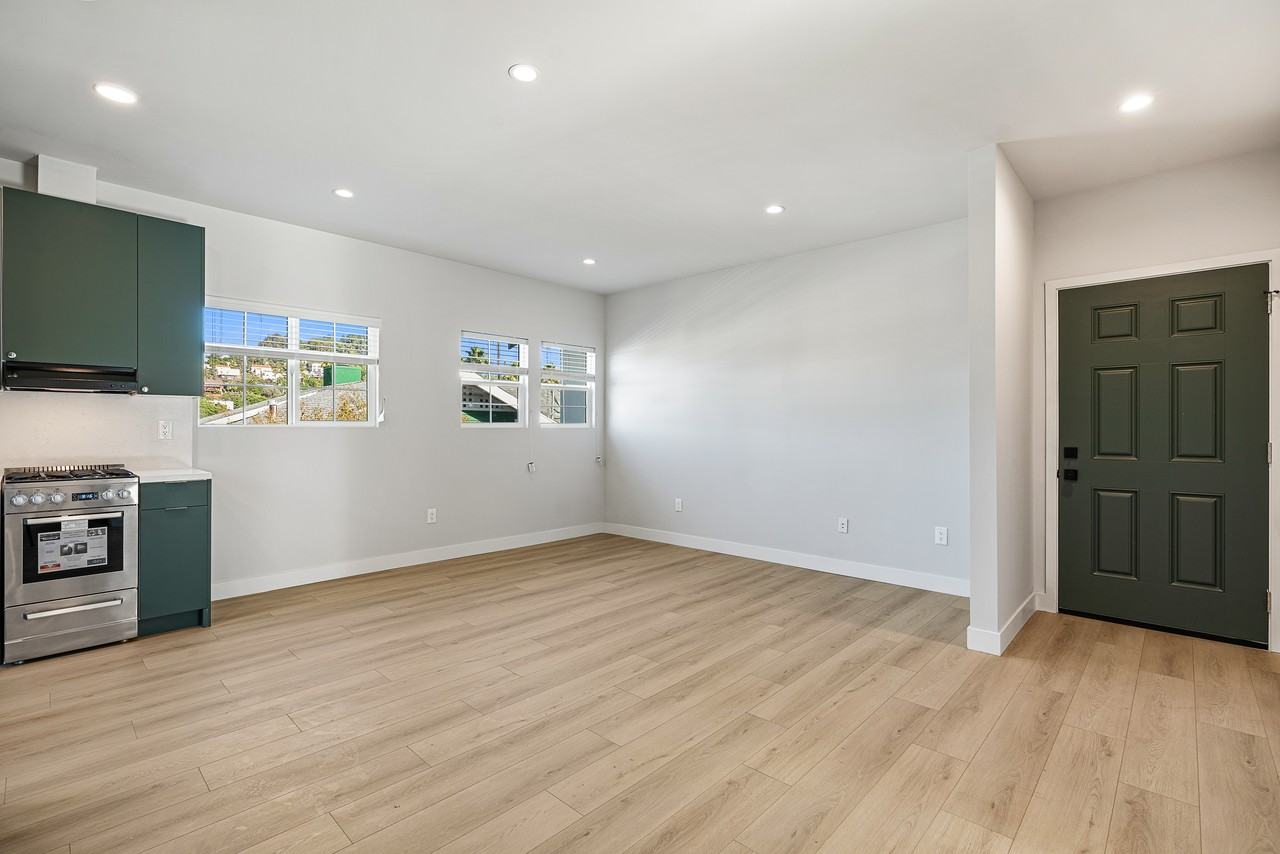 1429 Edgecliffe Drive #1/2 - Photo 6 of 11