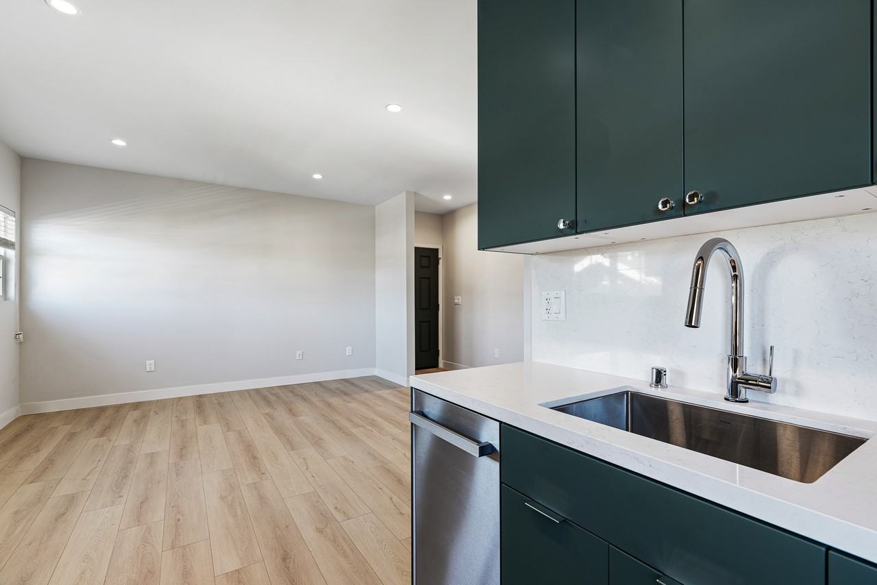 1429 Edgecliffe Drive #1/2 - Photo 2 of 11