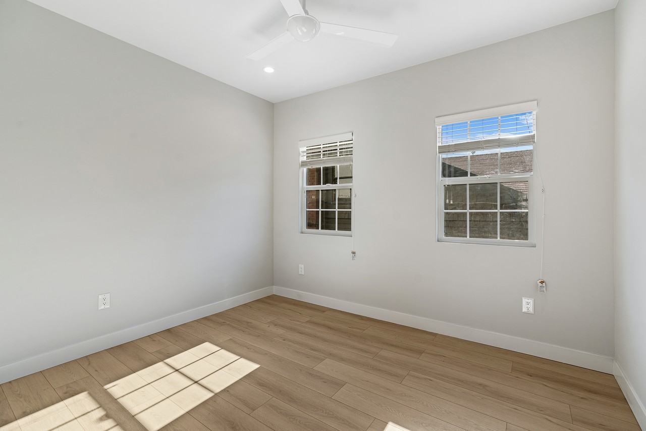 1429 Edgecliffe Drive #1/2 - Photo 7 of 11