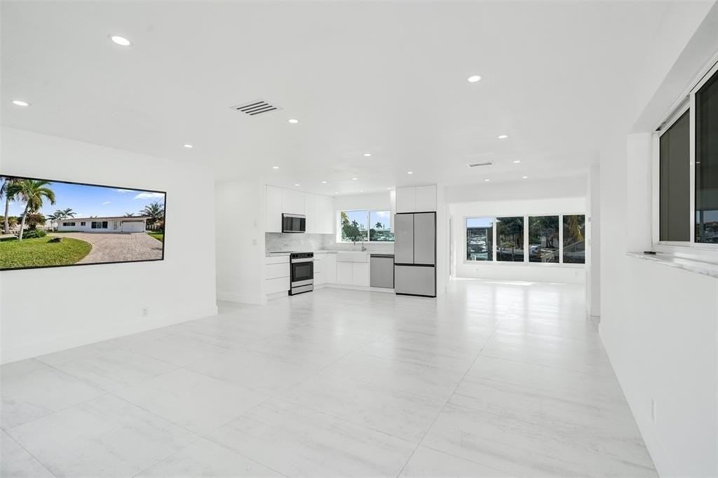 1960 Se 5th Ct - Photo 4 of 37