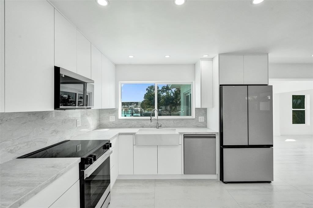 1960 Se 5th Ct - Photo 7 of 37