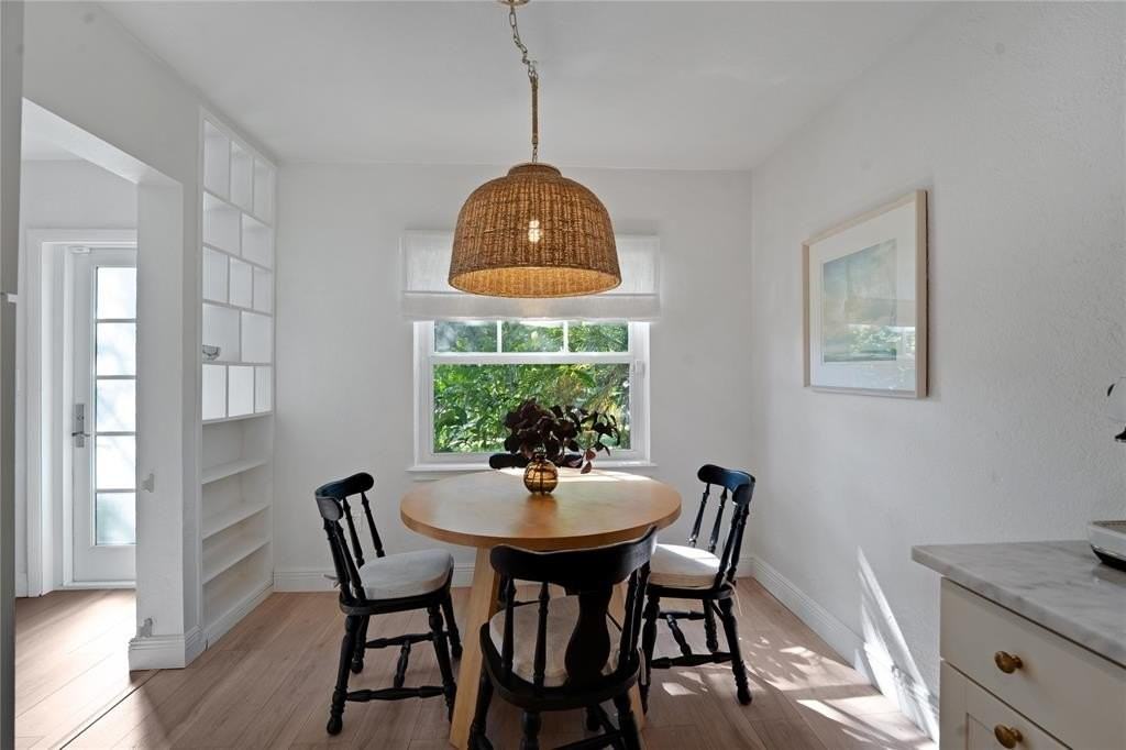 945 Sw 19th St - Photo 4 of 23