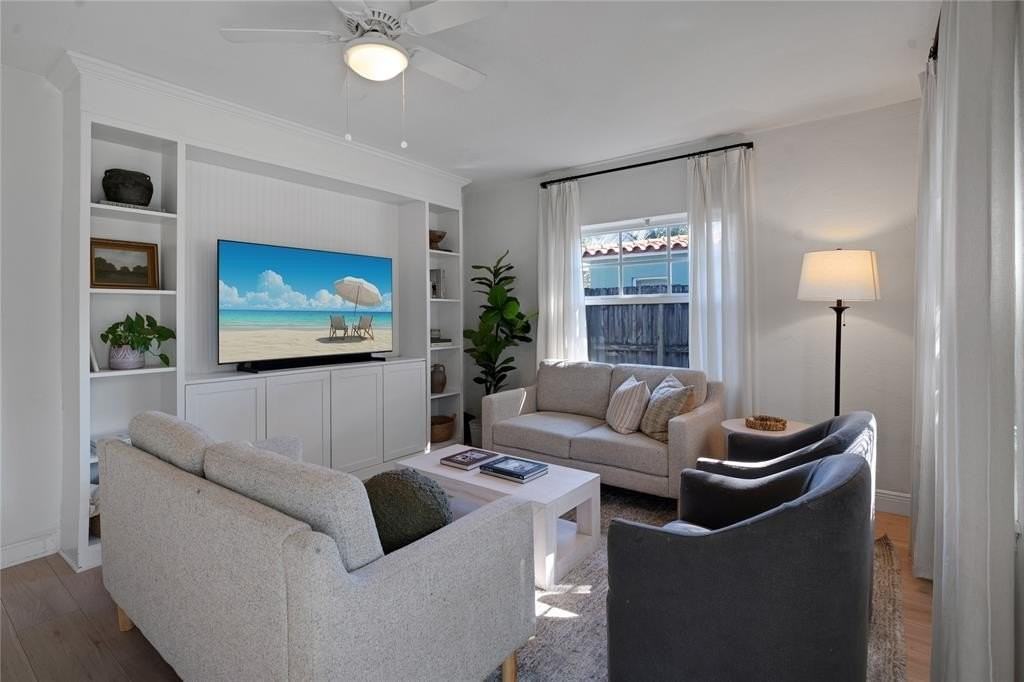 945 Sw 19th St - Photo 5 of 23