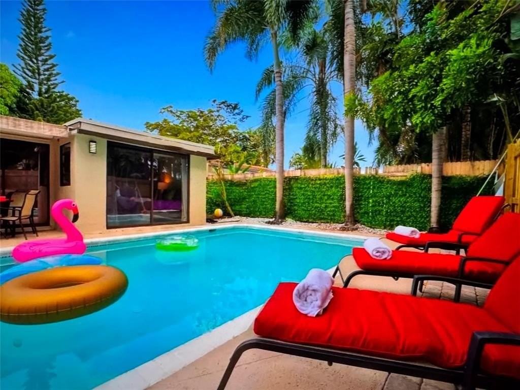 3024 Ne 2nd Ter - Photo 4 of 38