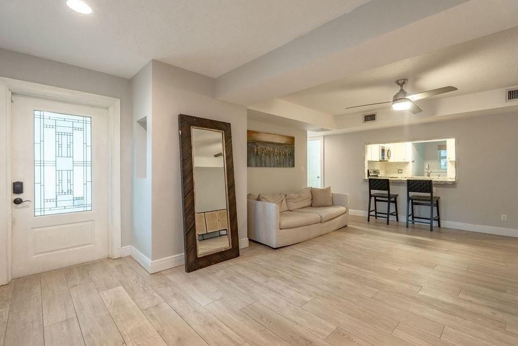 463 Newcastle St - Photo 6 of 32