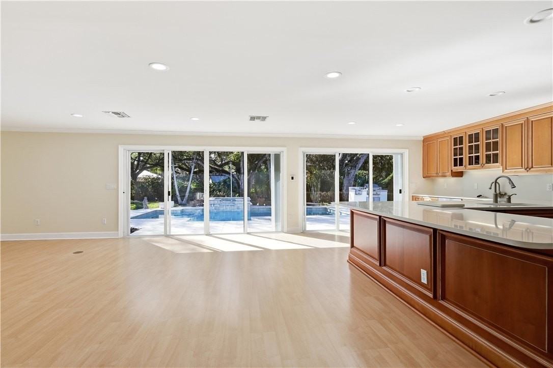 4617 Pebble Bay S - Photo 5 of 30