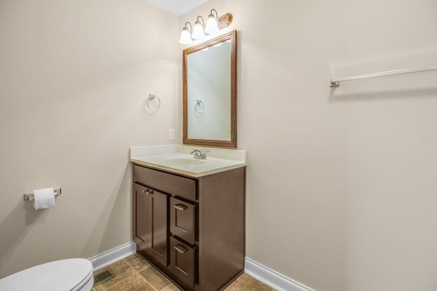 418 Lansing Ln - Photo 6 of 14