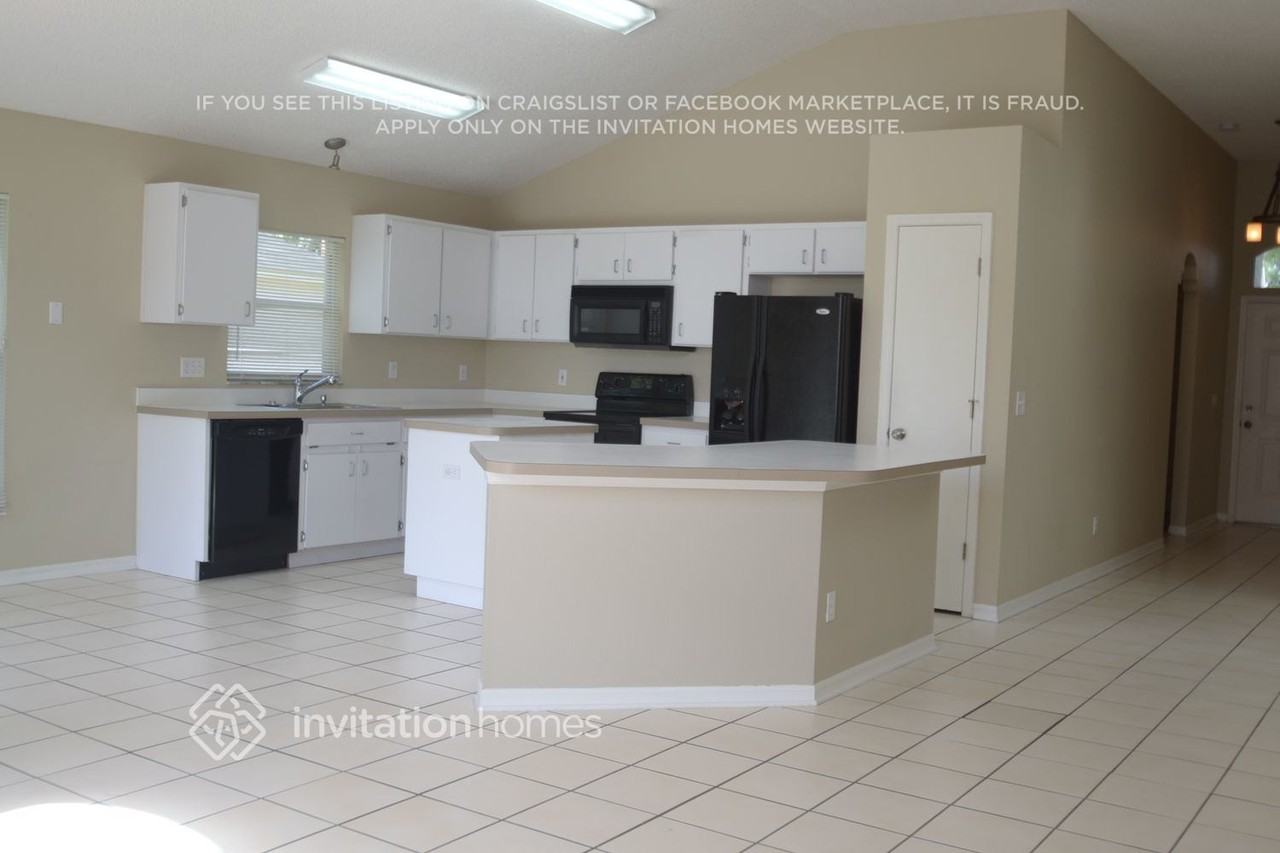 5902 Azure Dr - Photo 3 of 12