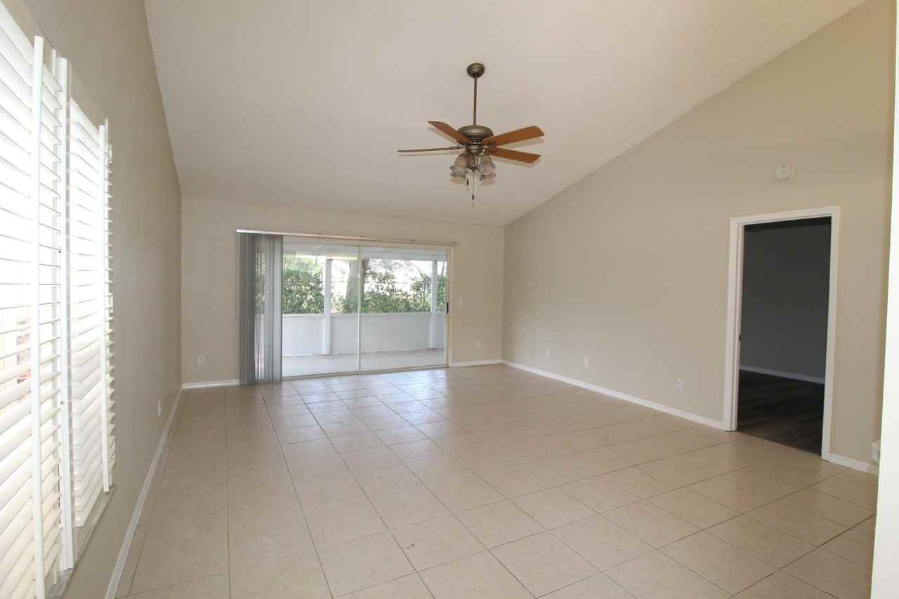 2519 Se Tropical East Cir - Photo 4 of 17