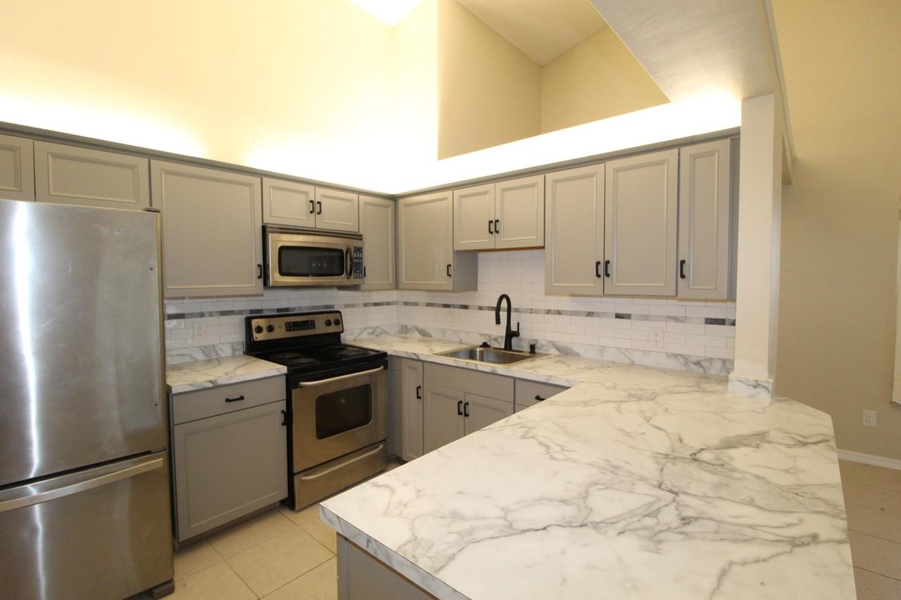 2519 Se Tropical East Cir - Photo 5 of 17