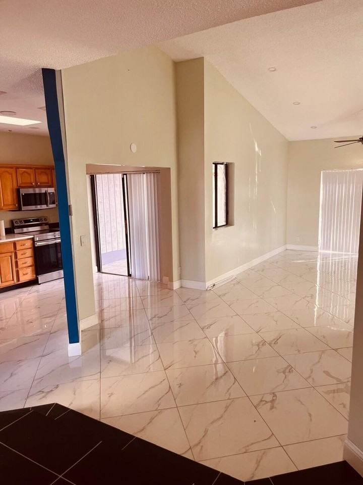 5761 Strawberry Lakes Cir - Photo 4 of 22