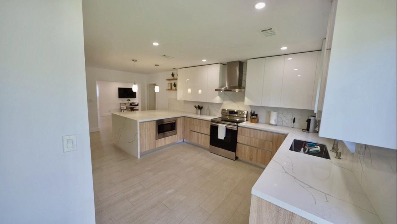 871 Ne 27th Ave - Photo 4 of 24