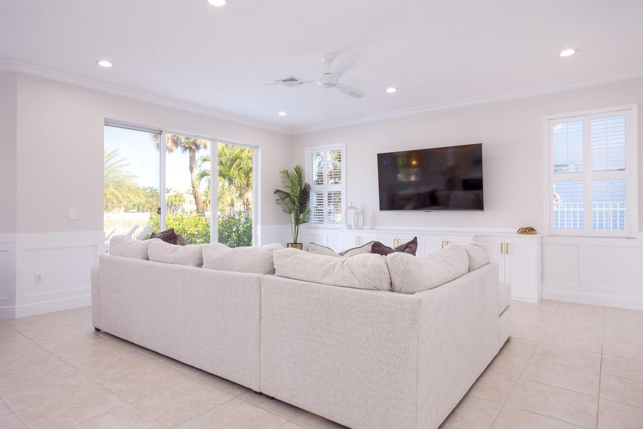 9638 Worswick Ct - Photo 4 of 38