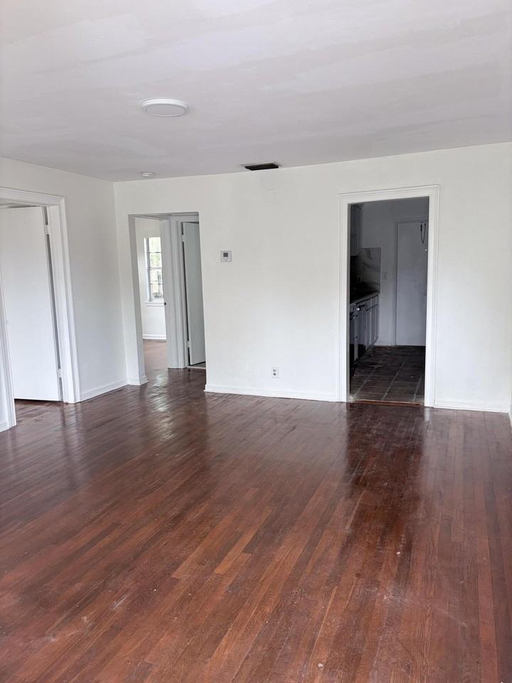 213 Se 9th St - Photo 3 of 15