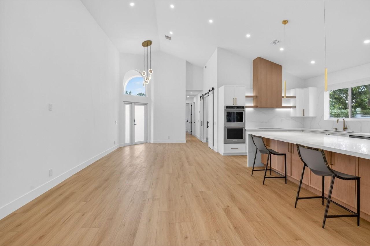 5537 Nw 21st Way - Photo 6 of 50