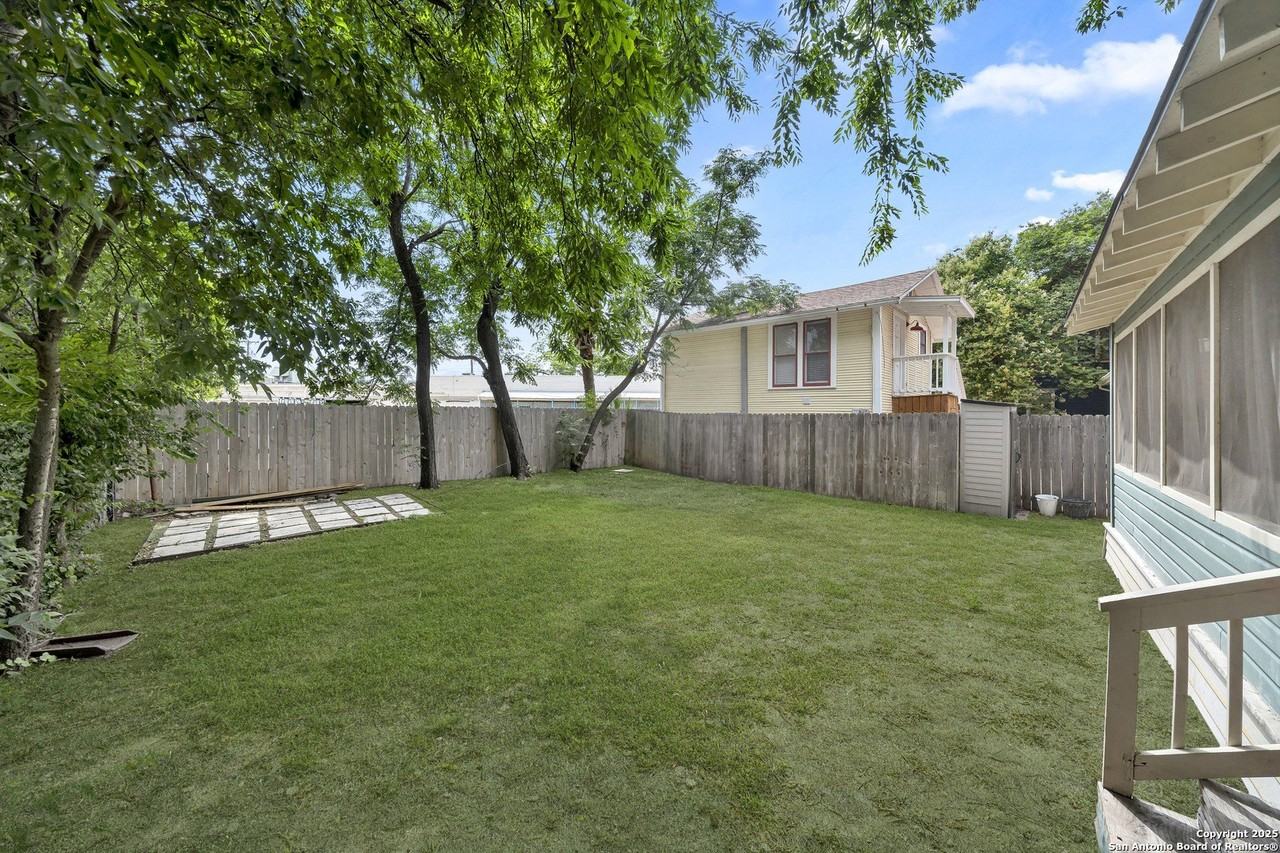 210 Sadie St - Photo 2 of 12