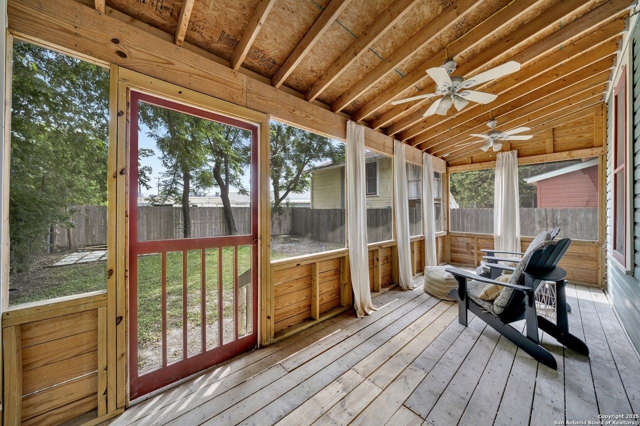 210 Sadie St - Photo 3 of 12