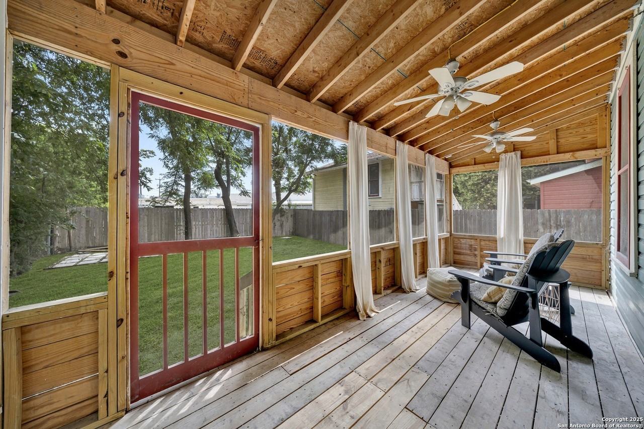 210 Sadie St - Photo 4 of 12