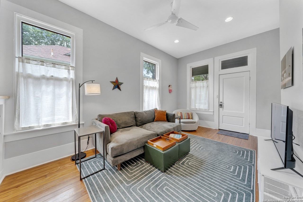 210 Sadie St - Photo 6 of 12