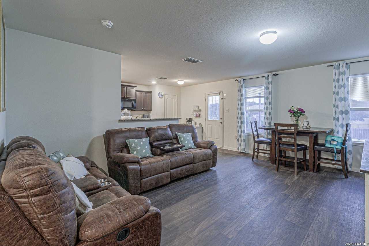 2831 Lavender Mdw - Photo 3 of 29