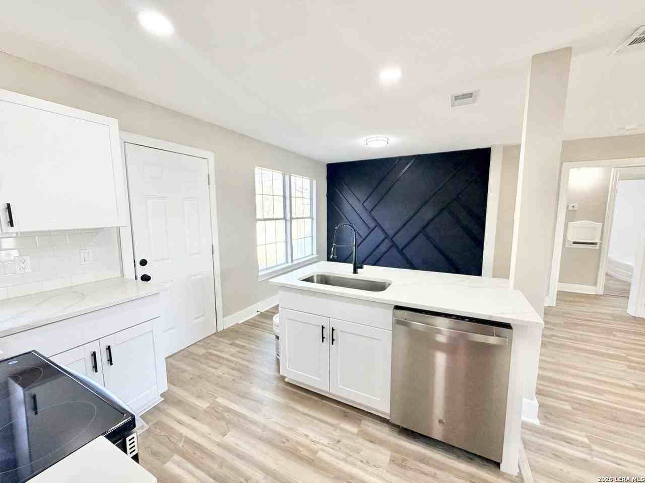 1535 Edison Dr - Photo 5 of 18