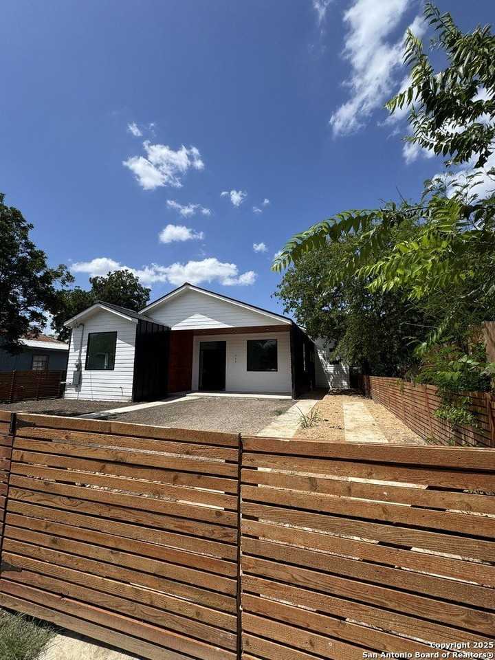 105 Forrest Ave - Photo 2 of 16