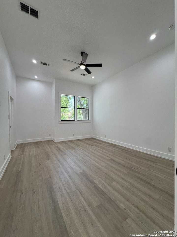 105 Forrest Ave - Photo 6 of 16