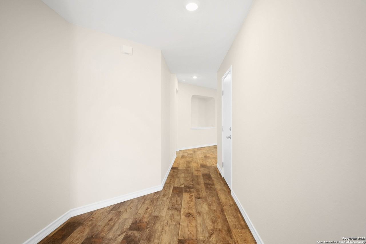 22110 Backspin - Photo 6 of 34