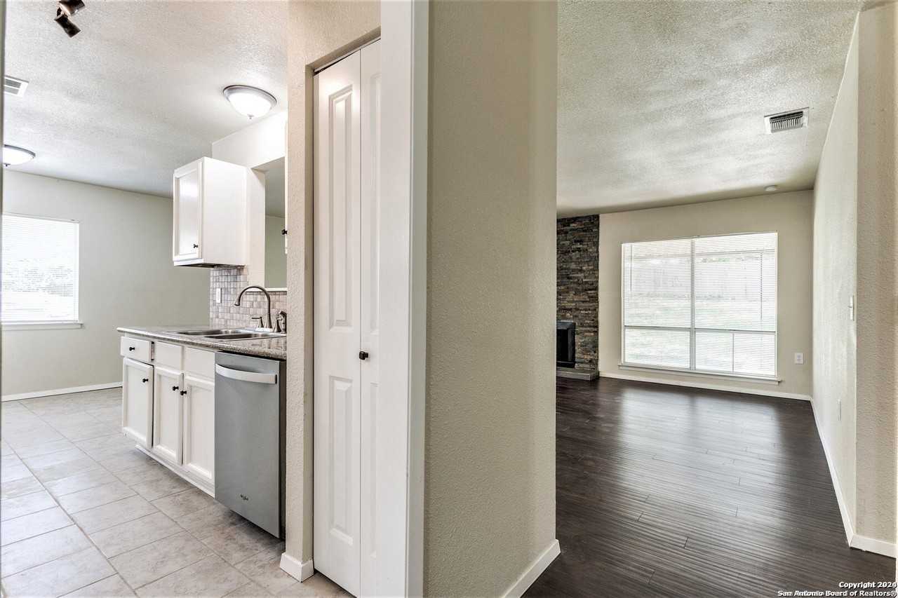 12942 Parton Ln - Photo 2 of 15