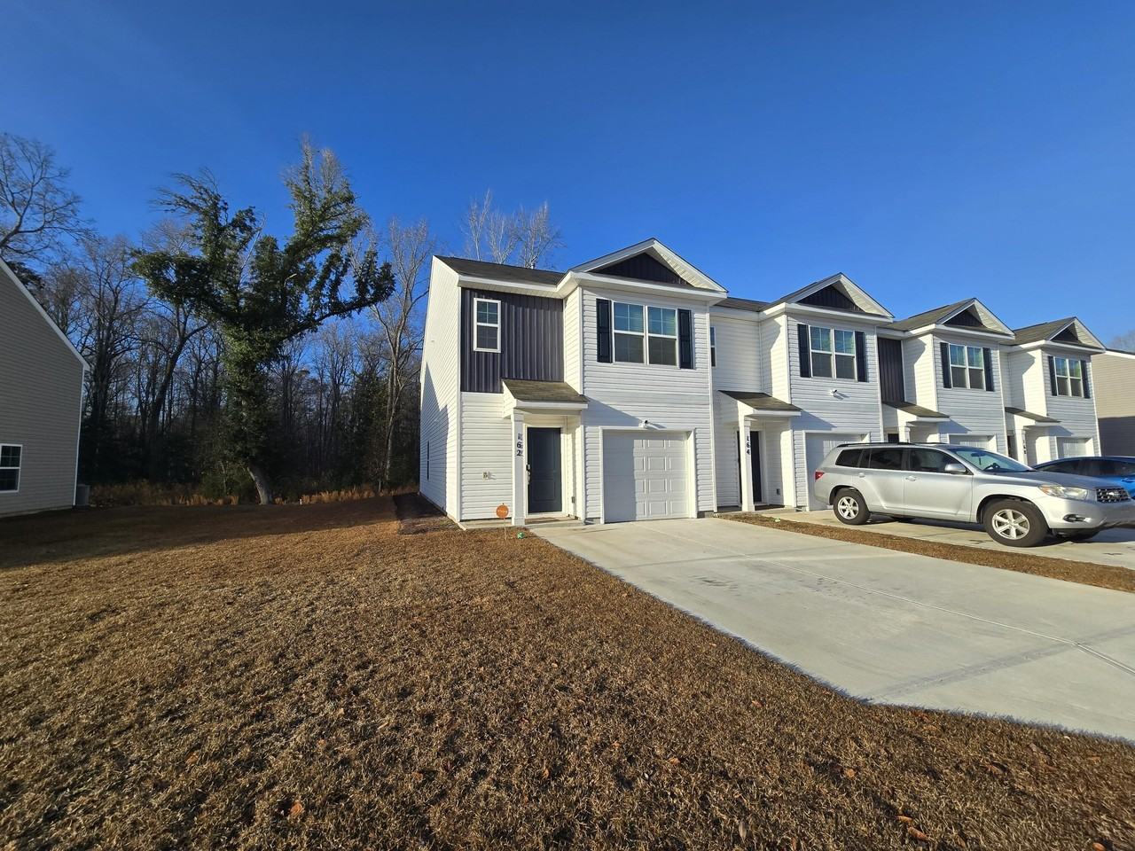 162 Wall St - Photo 3 of 35