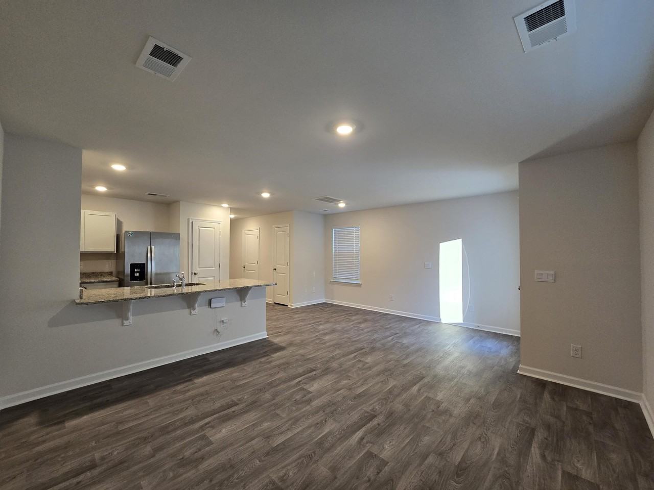 162 Wall St - Photo 7 of 35