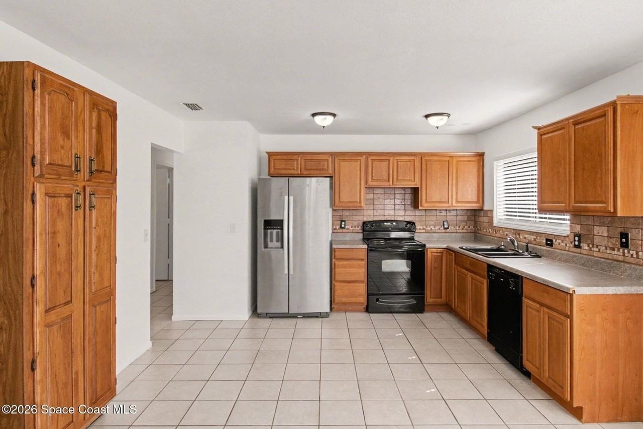 1230 Port Malabar Blvd Ne - Photo 5 of 15