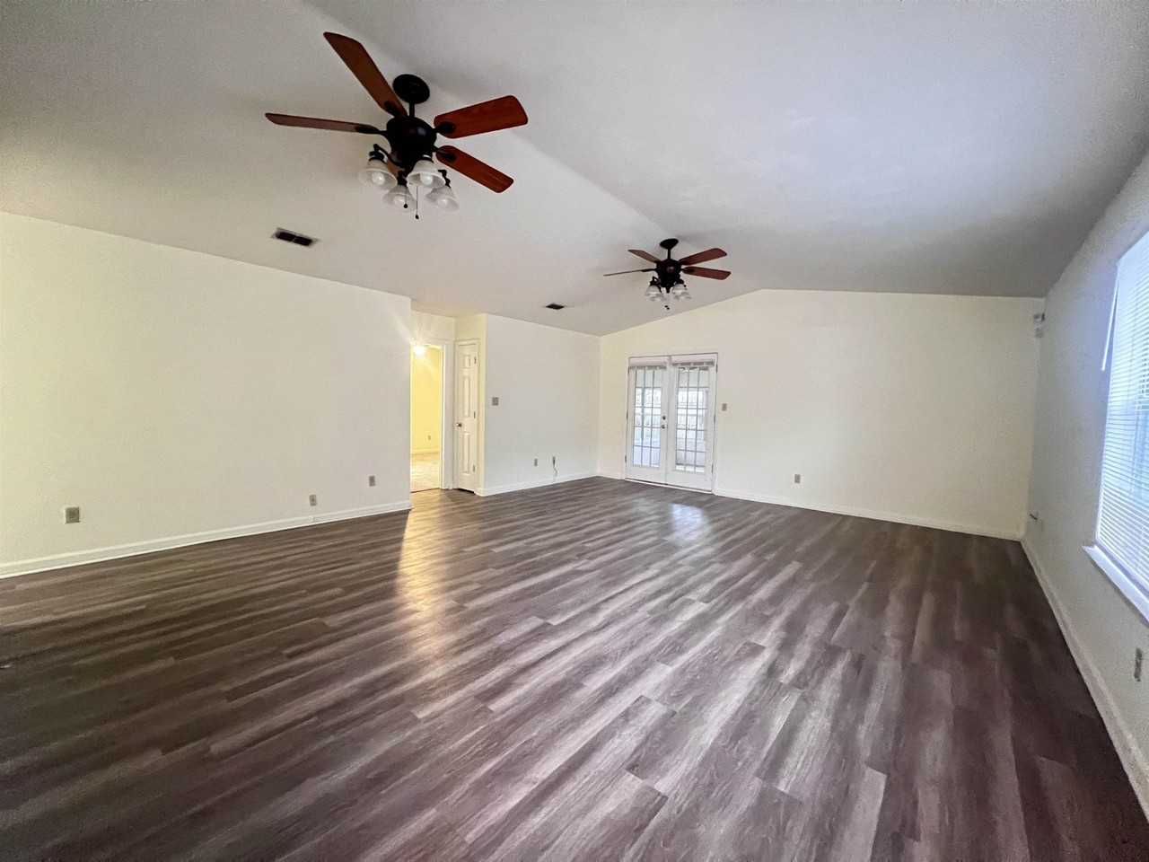 4527 Wesley Dr - Photo 3 of 24