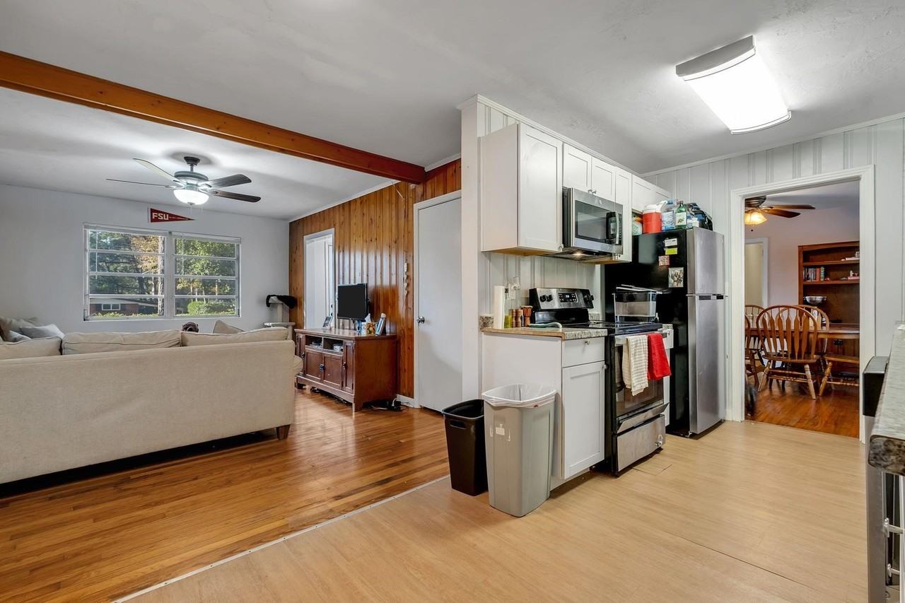 1902 Sunset Ln - Photo 3 of 25