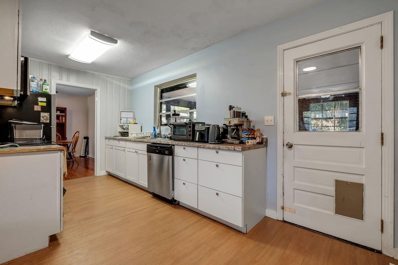 1902 Sunset Ln - Photo 4 of 25