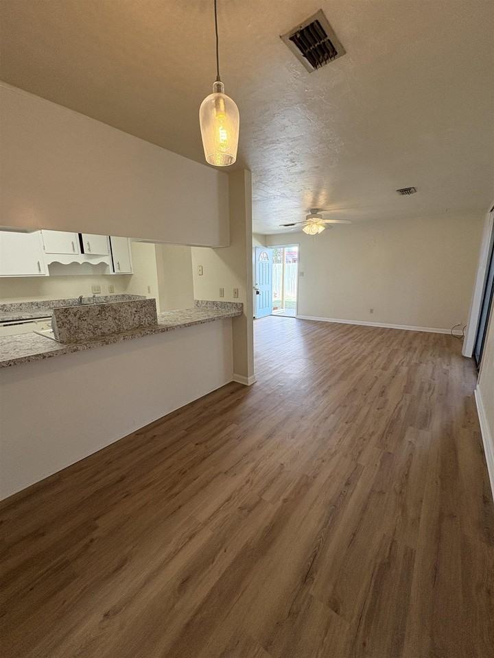 3687 Donovan Dr Apt A #A - Photo 5 of 23