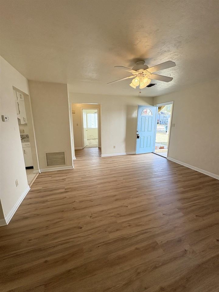 3687 Donovan Dr Apt A #A - Photo 6 of 23