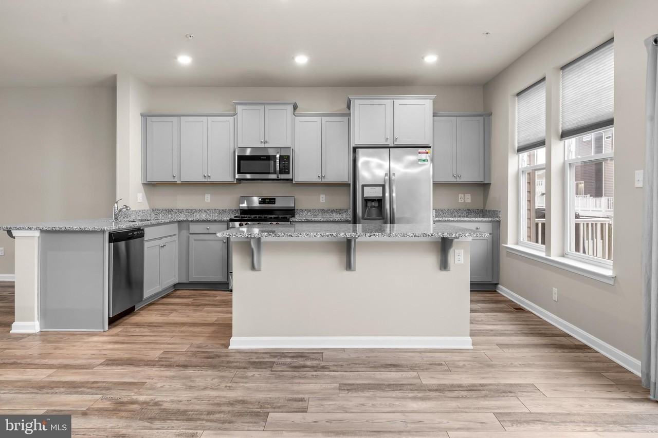 2271 Kelston Pl - Photo 4 of 33