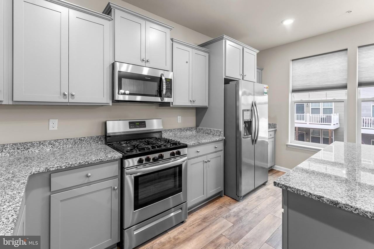 2271 Kelston Pl - Photo 5 of 33