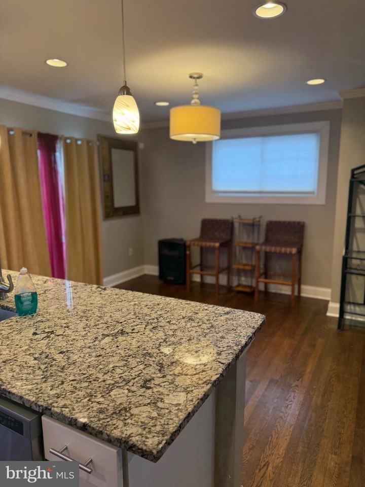 4814 Coleherne Rd - Photo 3 of 8