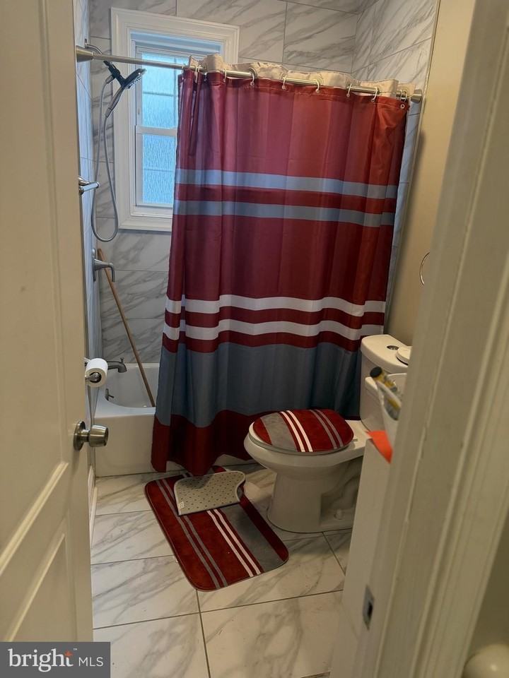 4814 Coleherne Rd - Photo 5 of 8