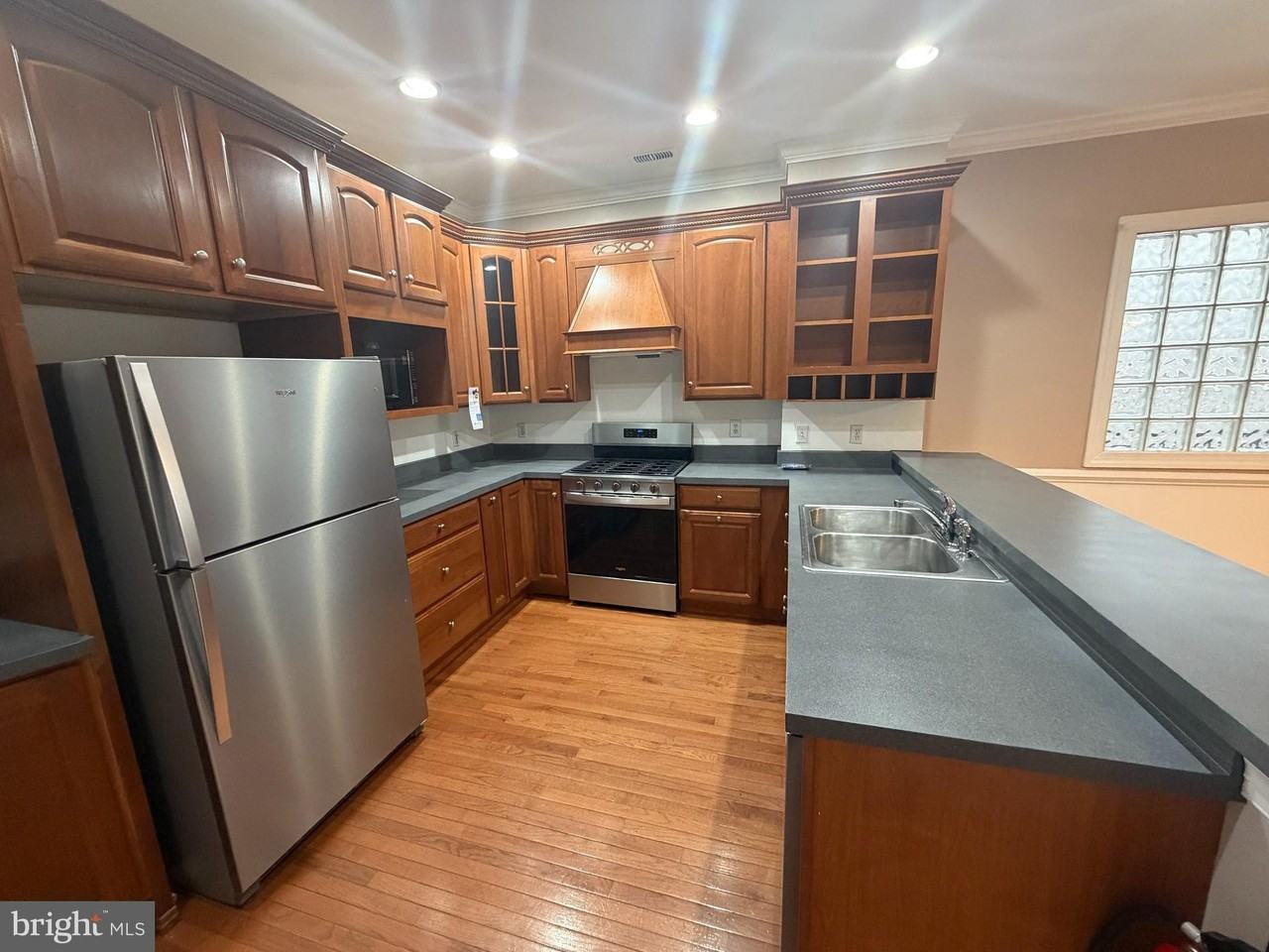 107 High St N - Photo 3 of 23