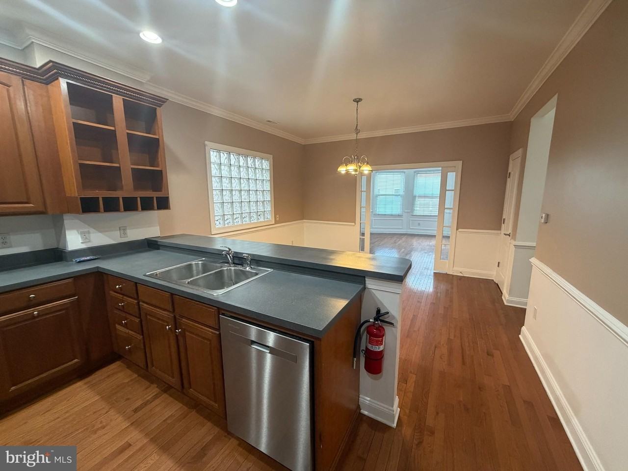 107 High St N - Photo 4 of 23