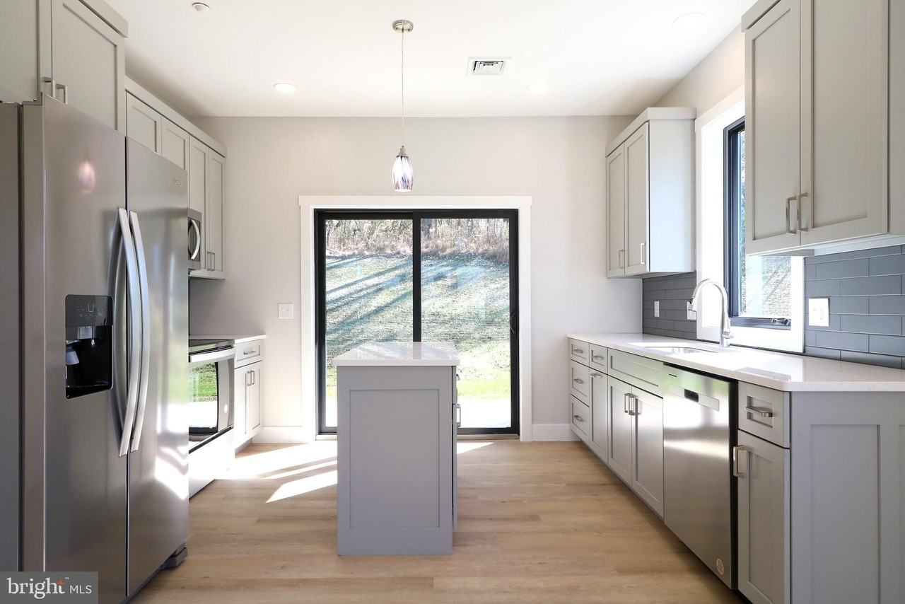 105 Elly Dr - Photo 6 of 35