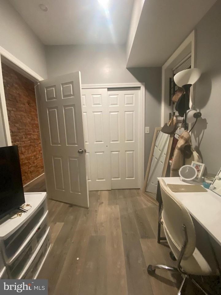 1717 Fontain St - Photo 3 of 16
